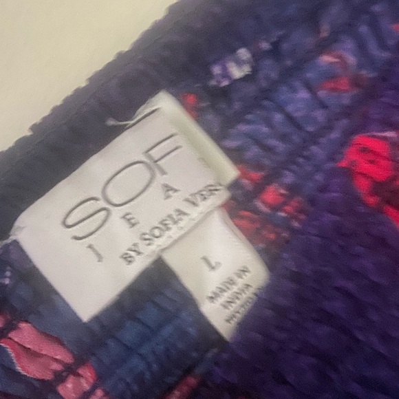 Sofia Vergara Floral top w Ruffled - Picture 3 of 5